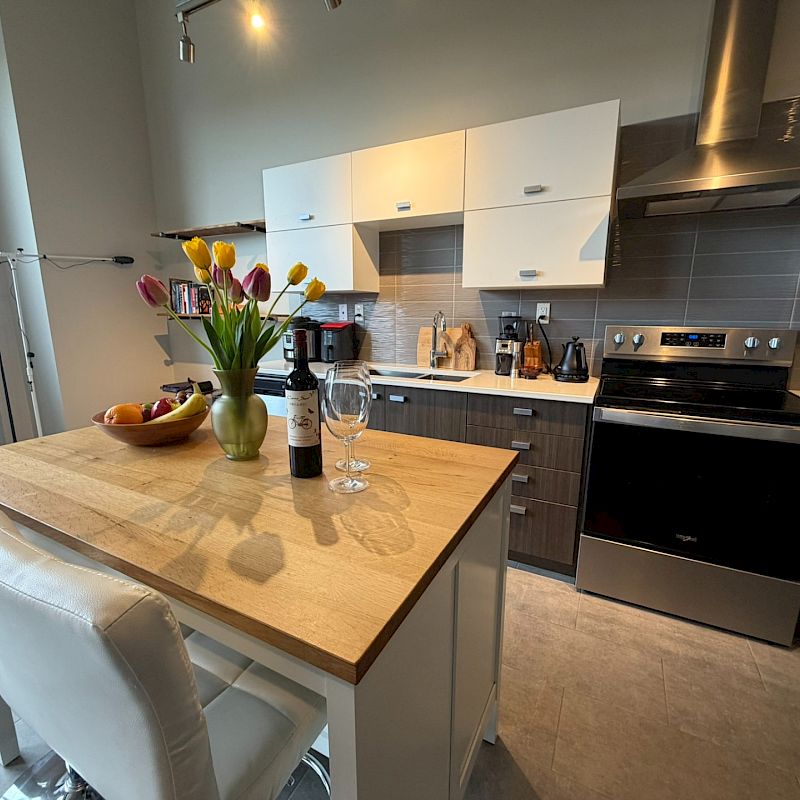 Modern Loft with Bedroom - Central Courtenay Location